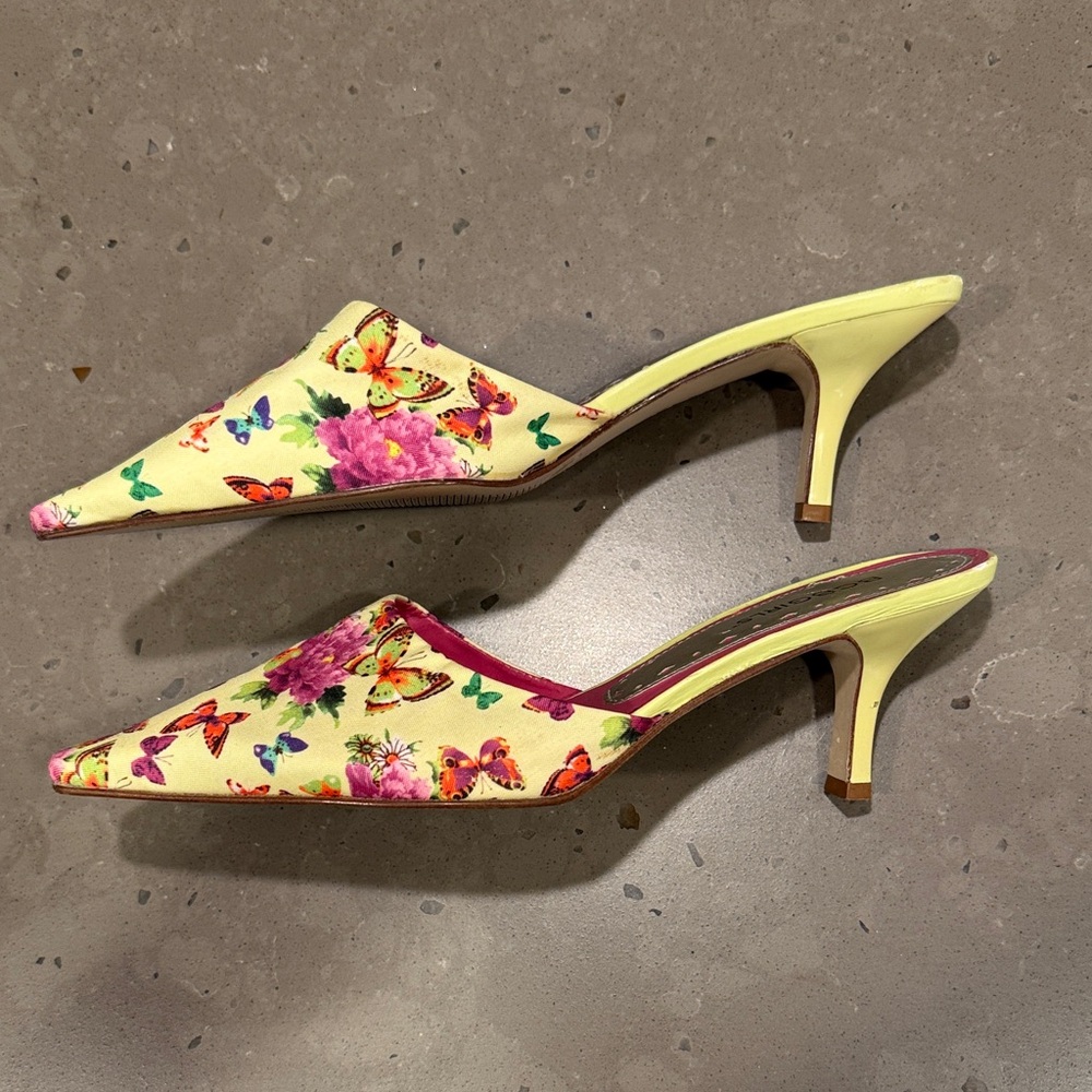 BCBGirls Yellow Floral & Butterfly Kitten Heeled Mule - Picture 2 of 6